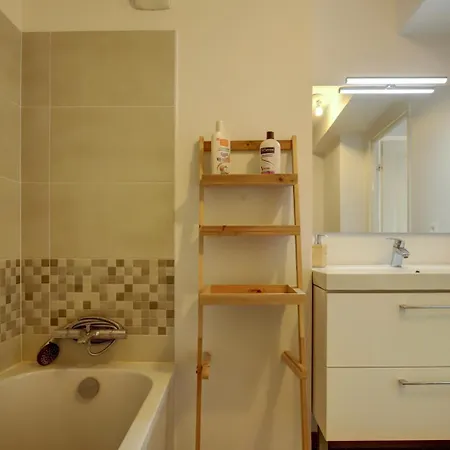 Le Beau Troubadour Climatisation Centre-ville アパート