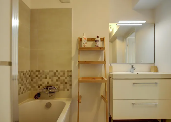 Le Beau Troubadour Climatisation Centre-ville アパート